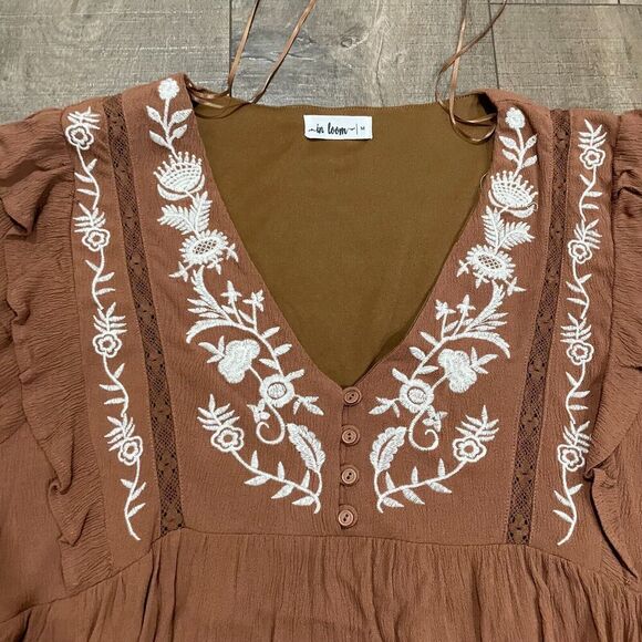 In Loom Women's Boho Peasant Top Size M - Brown with Embroidered Floral Design - Picture 4 of 12